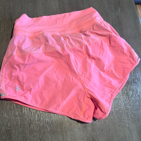 Lululemon Shorts size 4 - Picture 2 of 2